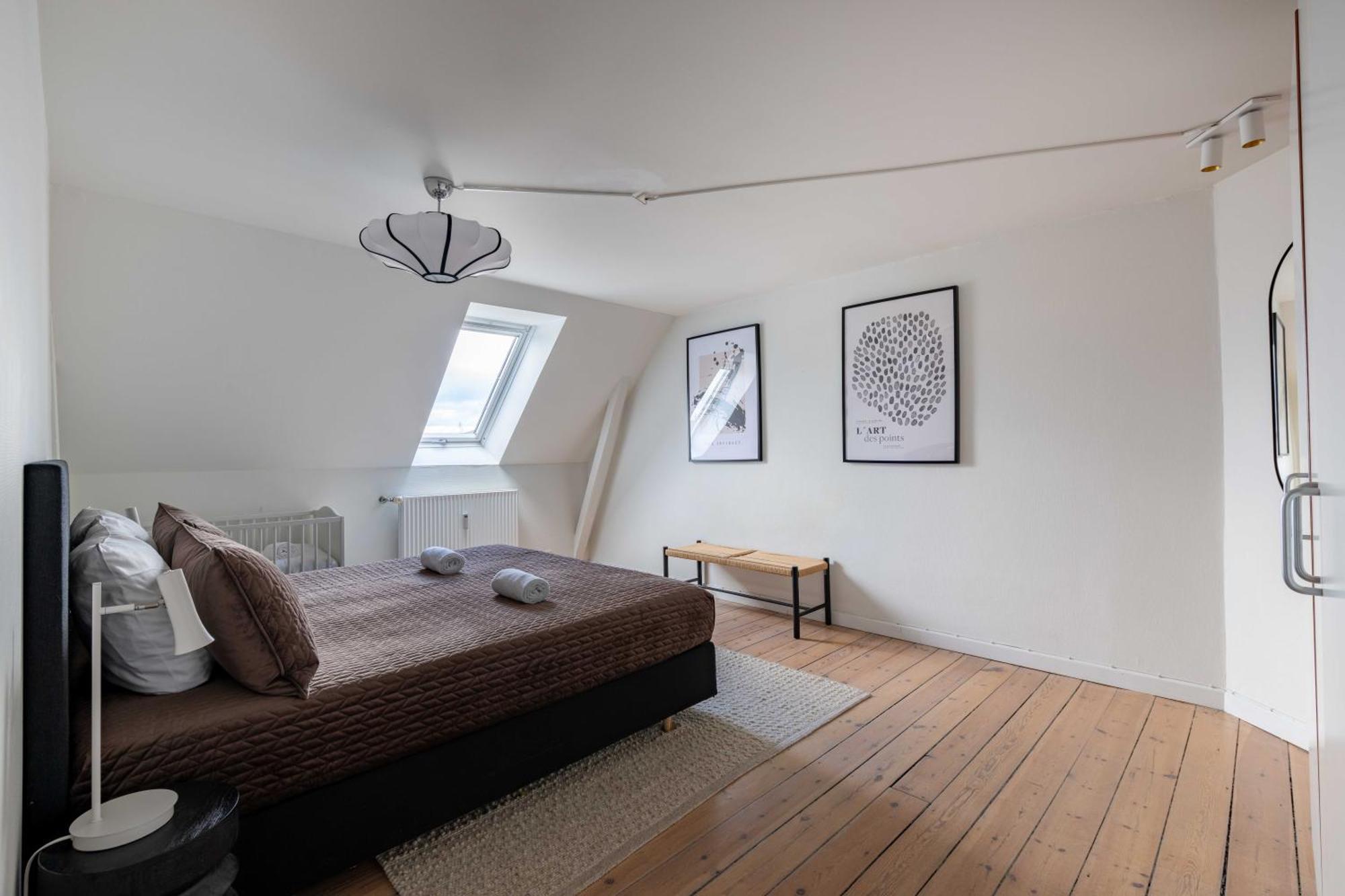 Cozy 2 Bedroom Flat In Peaceful Neighbourhood *